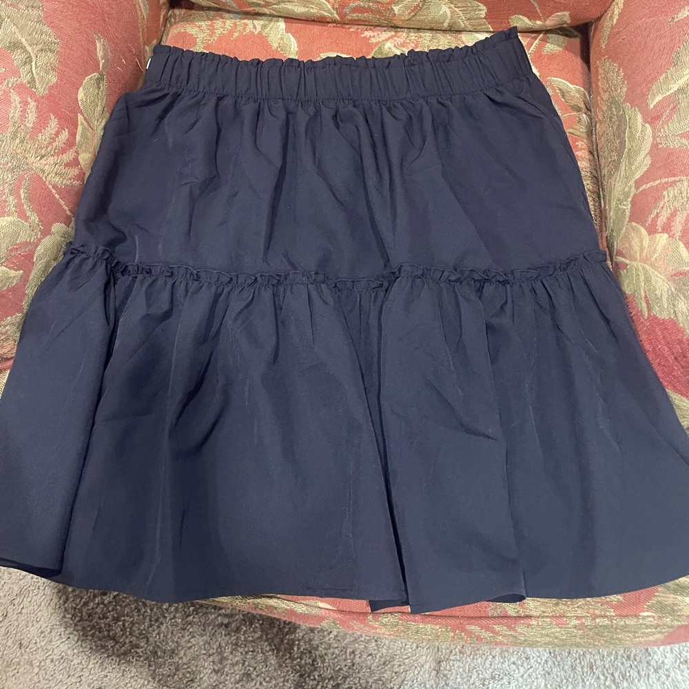 Black skirt a little above knee elastic no pockets never worn with tags